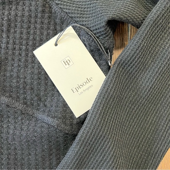 🆕 Episode black waffle knit top SZ LG - Picture 2 of 3